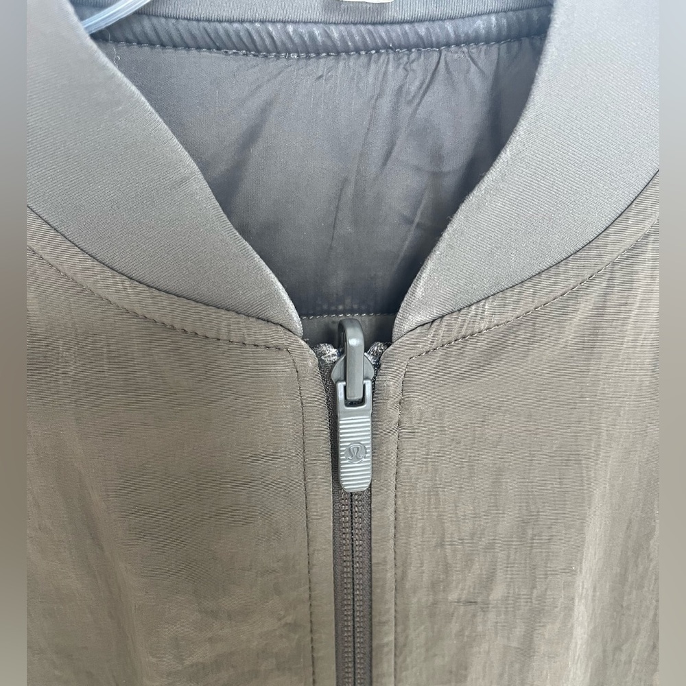 lululemon Non Stop Reversible Bomber Olive Green Women’s 10 EUC - Picture 7 of 7